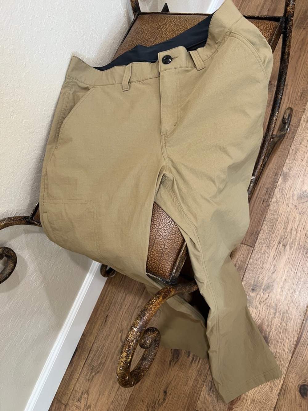 Like new TEHAMA Nylon Stretch Khaki Lightweight Chinos Water Resistant Pants!